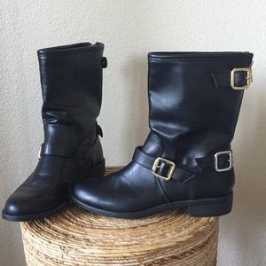 Mossimo Kyla black boots